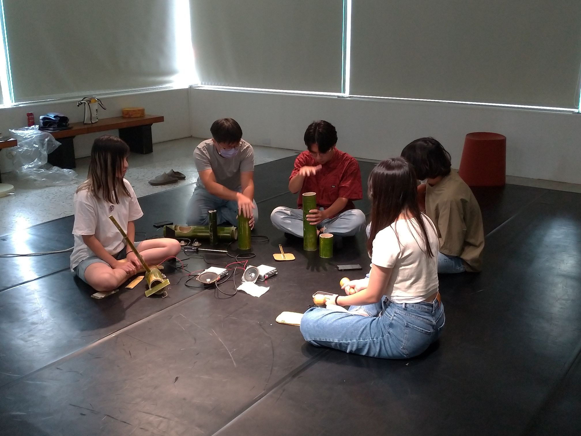 Improvisation and Performance Workshop 身體聆聽表演藝術工作坊